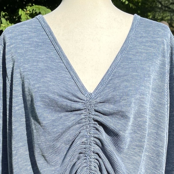 NWOT Acting Pro Adjustable Cinched/Ruched Tie Front V-neck Pinstripe Top - Picture 3 of 16